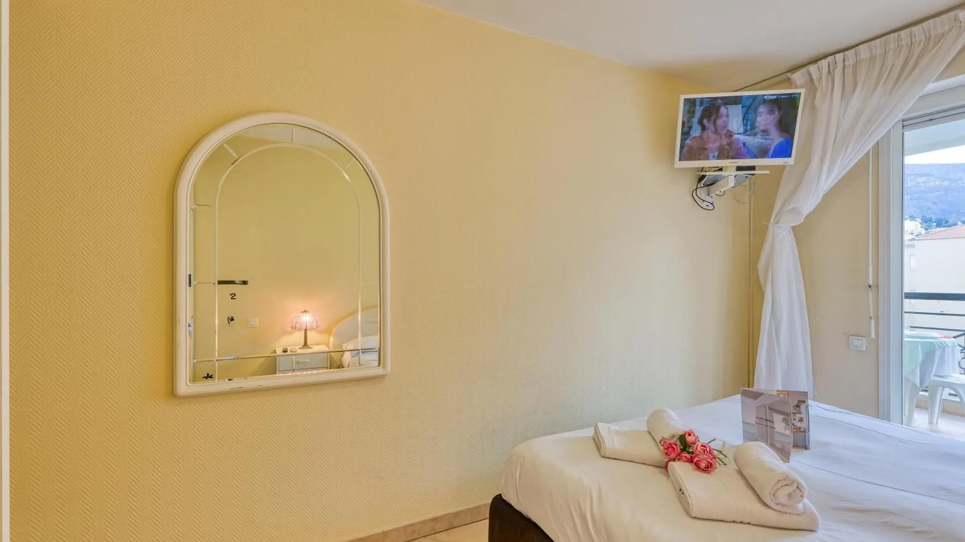 Garden View Daturas - Happy Rentals Menton 0*,