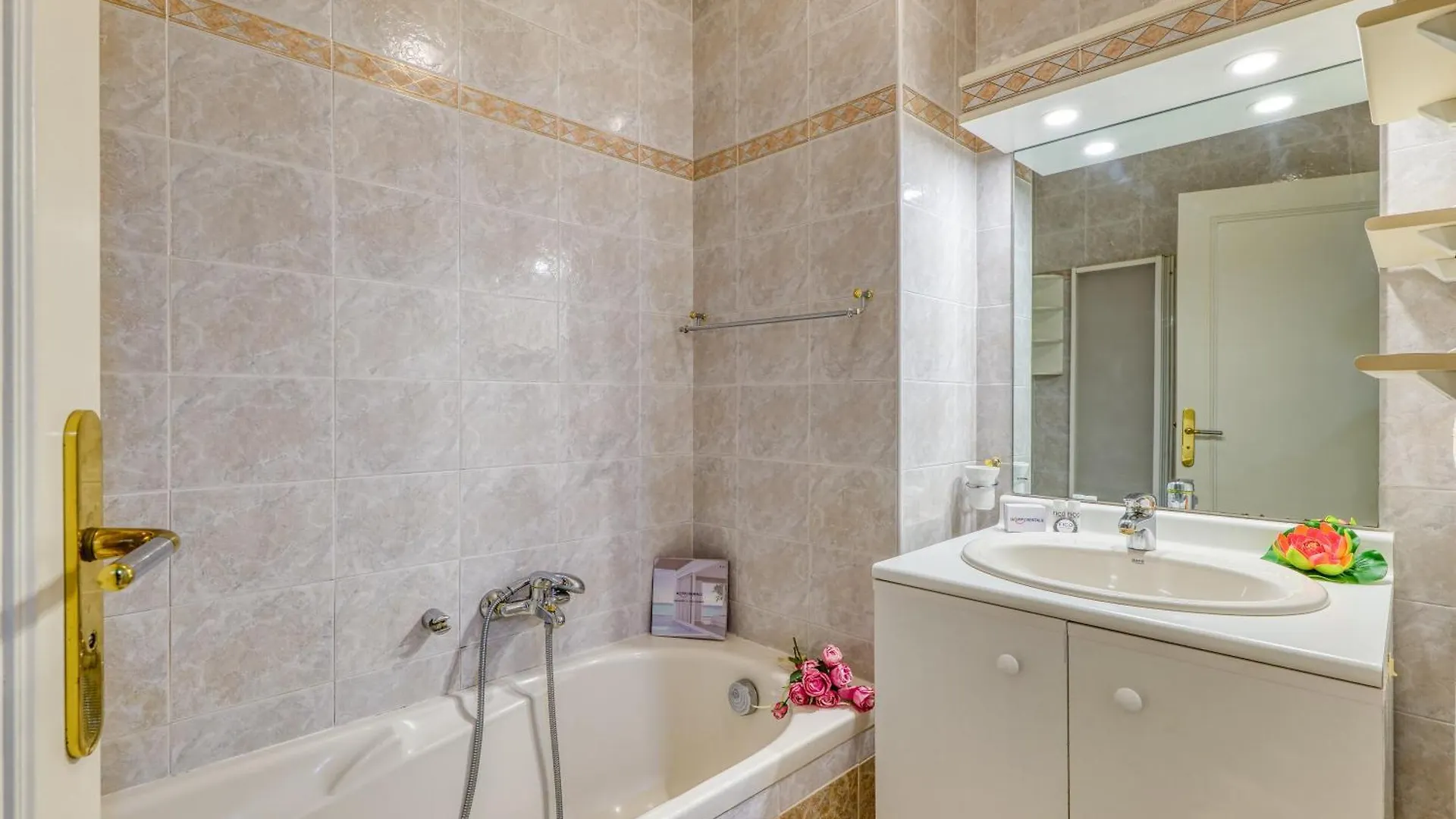 Garden View Daturas - Happy Rentals Menton