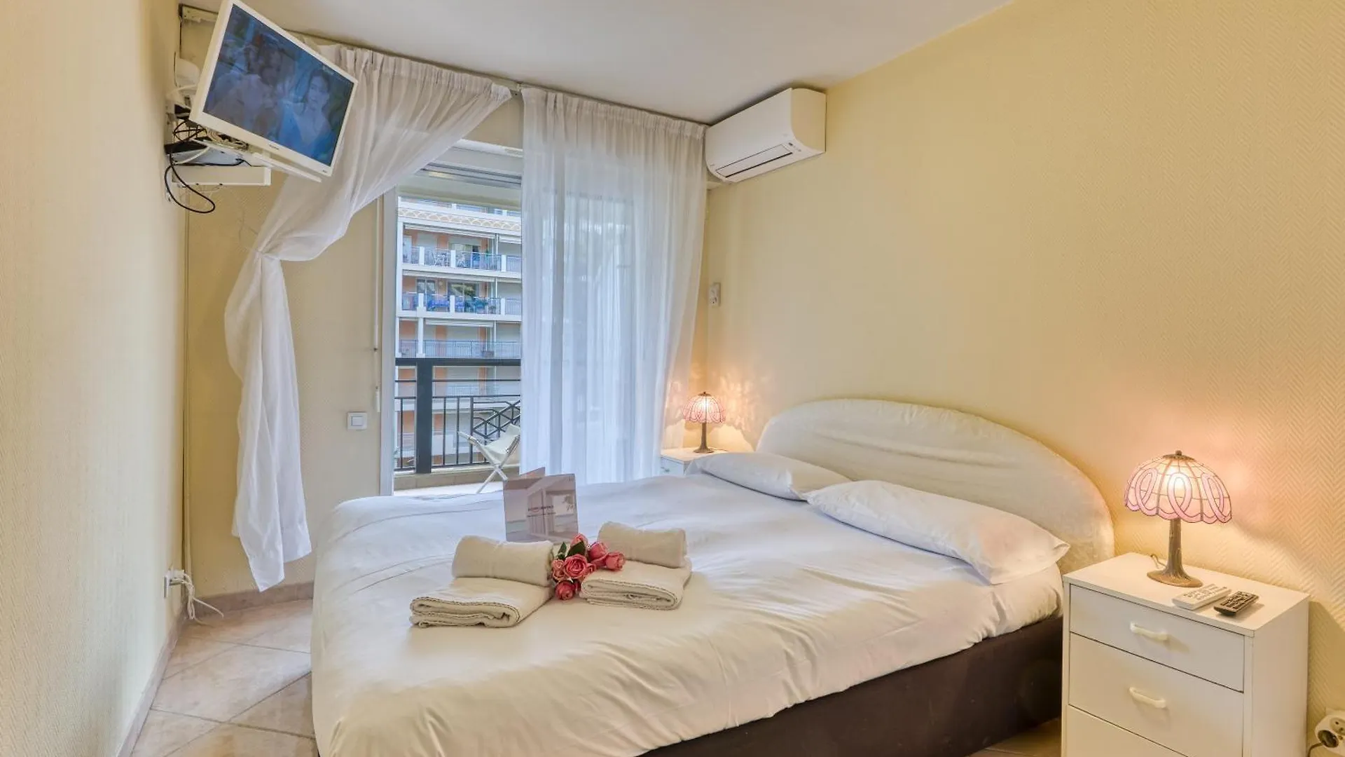 Garden View Daturas - Happy Rentals Menton