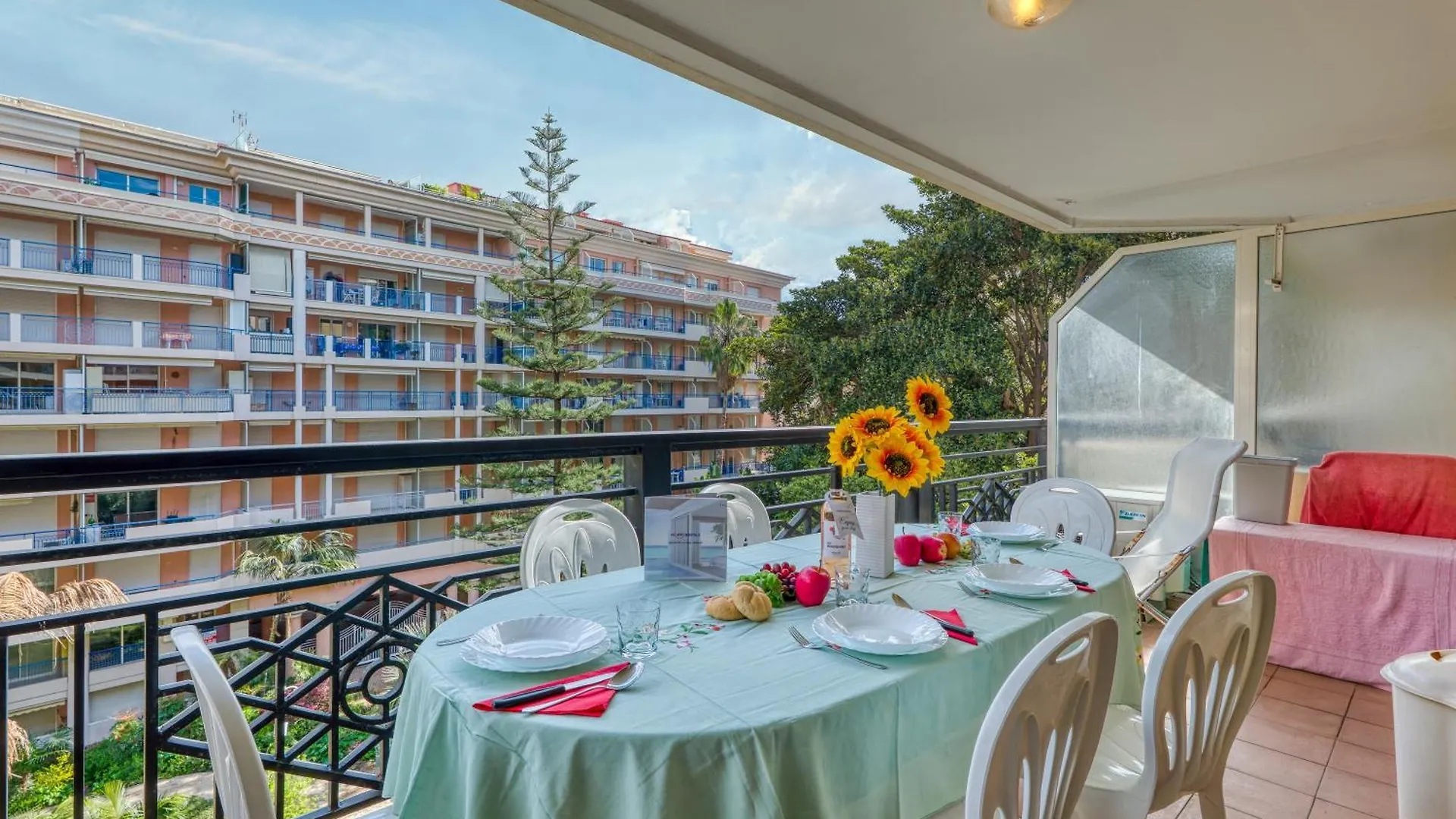 Garden View Daturas - Happy Rentals Menton