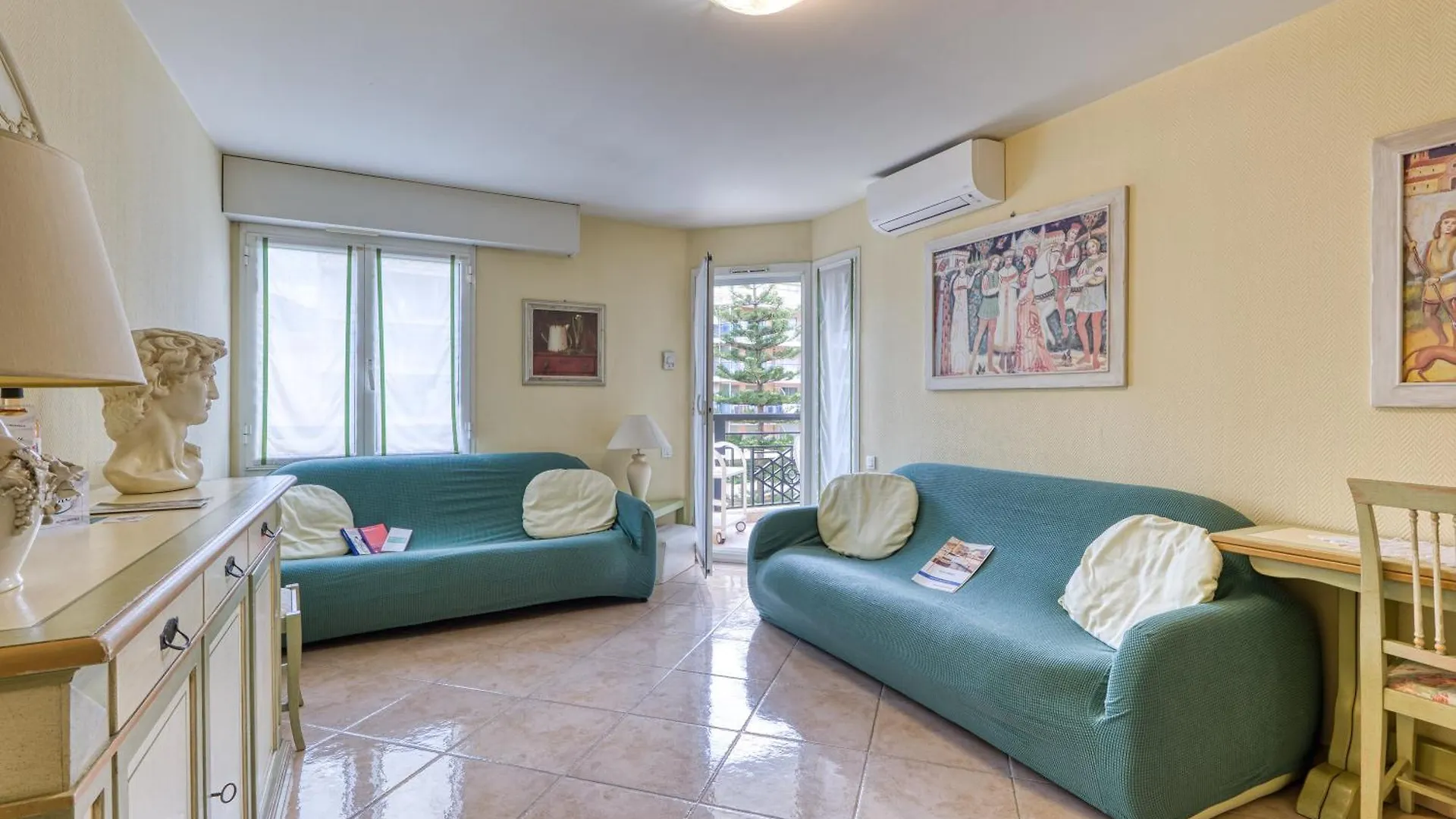 Garden View Daturas - Happy Rentals Menton