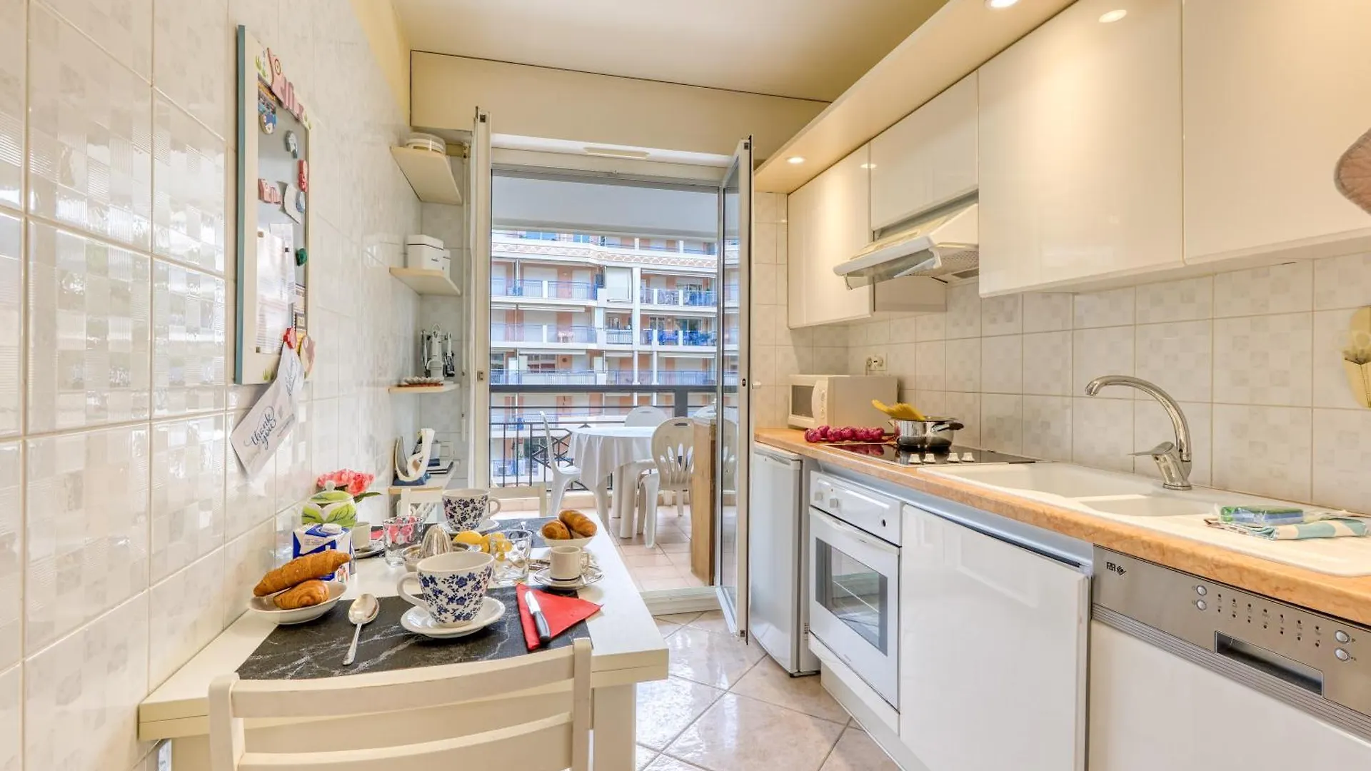 Garden View Daturas - Happy Rentals Menton France